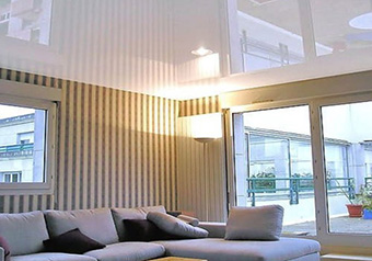 Глянцевые натяжные потолки